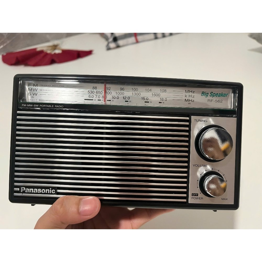 Đài Radio Panasonic RF-562DD Chính Hãng - 3 Băng Tần AM/FM/SW, Loa Lớn Rõ Nét, Tặng Kèm Dây Đeo