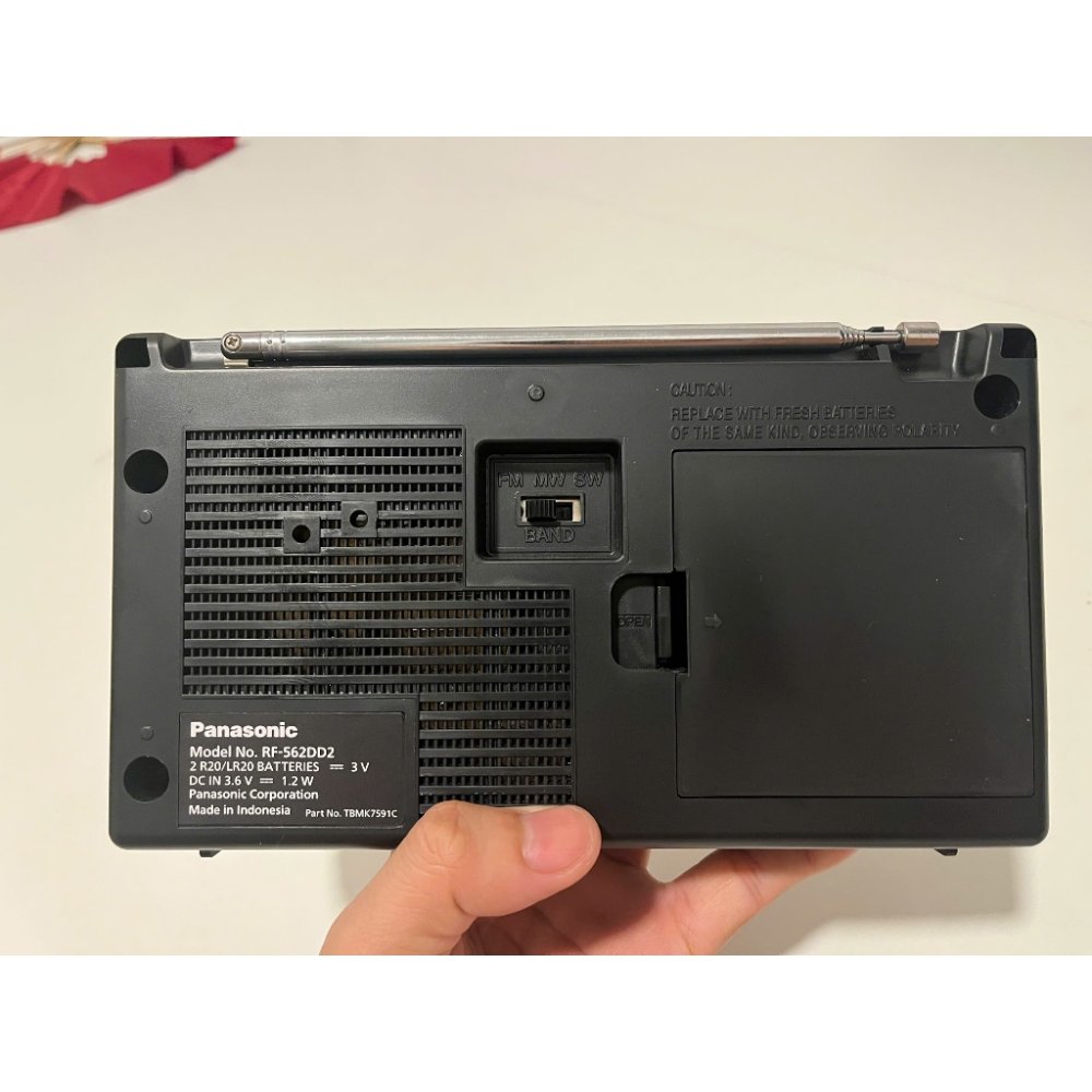 Đài Radio Panasonic RF-562DD Chính Hãng - 3 Băng Tần AM/FM/SW, Loa Lớn Rõ Nét, Tặng Kèm Dây Đeo