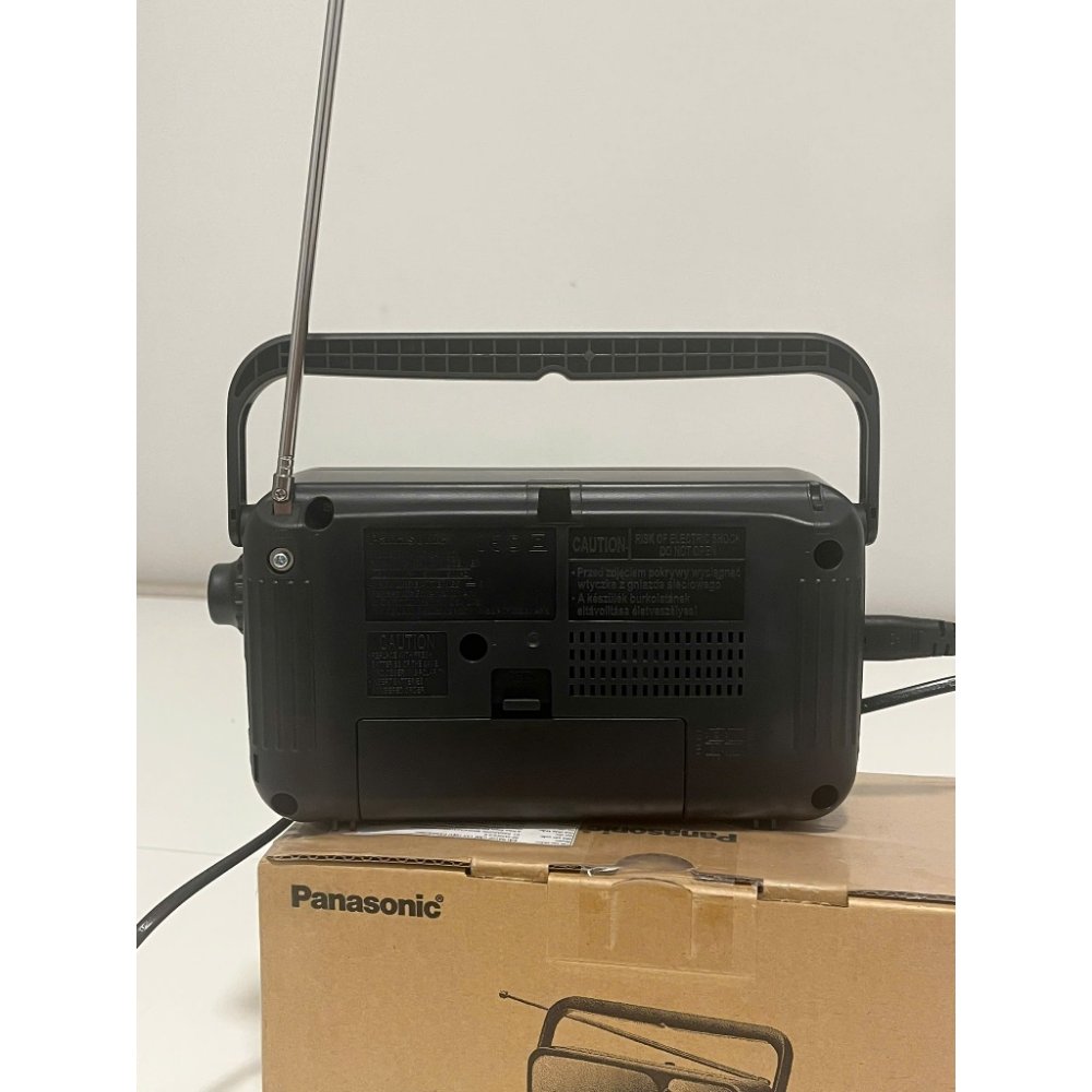 Radio Panasonic RF-2400D - Đài AM/FM Cầm Tay Chính Hãng - Chạy Điện AC/Pin